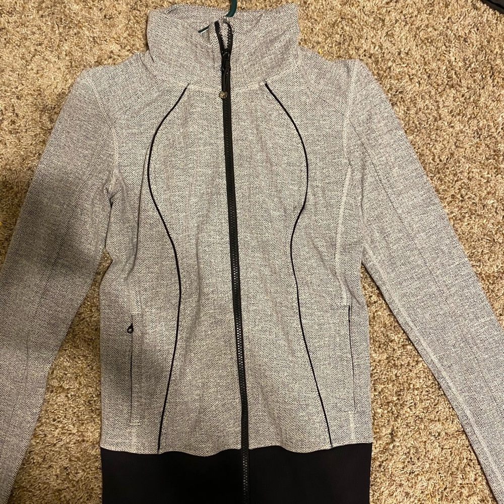 Lululemon size 6 align jacket